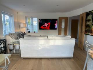 3 Bungalow-Parking-WiFi-Long Stays - 9