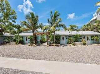 Book Me Baby! Wildflower Inn Siesta Key #5 Pineapple - 0