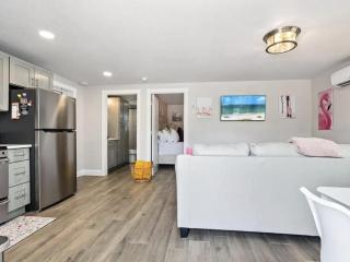 Book Me Baby! Wildflower Inn Siesta Key #5 Pineapple - Siesta Key - 4