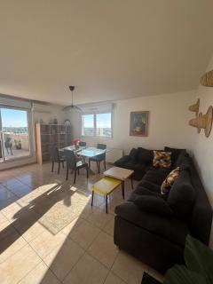 Le Tassigny-Spacious apartment-parking-wifi - 0