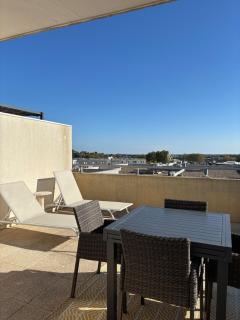 Le Tassigny-Spacious apartment-parking-wifi - 2