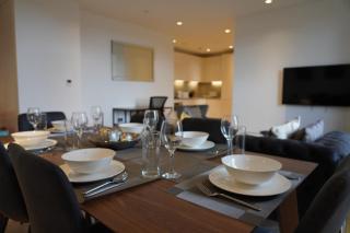 Stunning Morden Apartment Zone 3 Free Parking Prime location Sleeps Upto 6 - 9