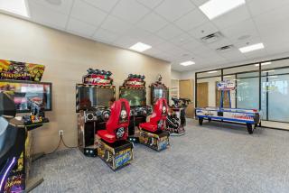 Themed Rooms · Sleeps 12 · Near Disney - 5