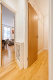 Soho Living Chic 1BR Flat on Wardour Street, 2nd Floor - No lift 4WD - London - 1