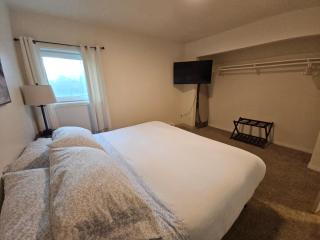 Stylish 3-Bedroom Near Downtown Fairbanks - 7