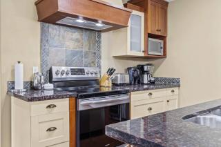 Spacious Rockies Escape near Banff Hot tub and Gym - 6