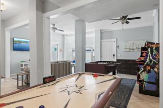 5BR One Block to Beach- Hot Tub- Pool- Golf Cart- Pets - 5