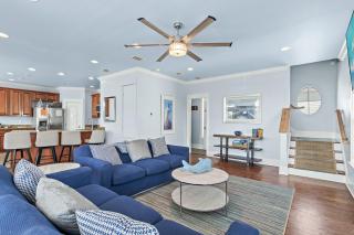 5BR One Block to Beach- Hot Tub- Pool- Golf Cart- Pets - 2