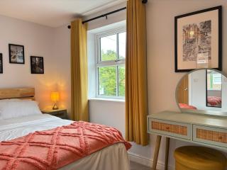 4BR - 3BA - Fast Wi-Fi - Free Parking - Garden - EV Point - 1