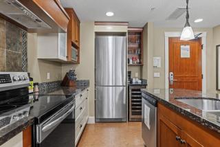 Mountain View Escape Sleeps 6 with Hot Tub and Pool - 1