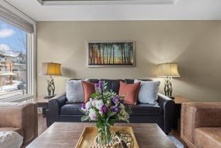 Mountain View Escape Sleeps 6 with Hot Tub and Pool - 4