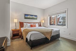 Mountain View 2BR Condo with Hot Tub, Pool and Gym - 3