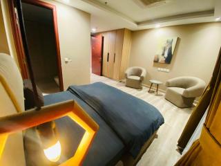 Gold Crest Apartments Luxurious - 3