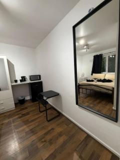 Local London Double Room - 5