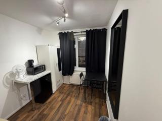 London Clapham Room - Local - 1