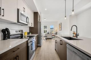 Luxurious Townhome in Aspen with King Bed Large Dining Area and Sleeps 8 - 8