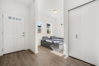 Luxurious Townhome in Aspen with King Bed Large Dining Area and Sleeps 8 - 2