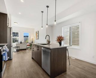 Springbank Hill 4BR Designer Townhome near Aspen Landing – King Bed, Garage, Balcony - 9