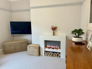 Snug by the Shore in Southsea - 8