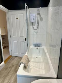 Snug by the Shore in Southsea - 4