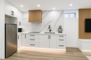 Lux Basement Apartment Getaway - 8