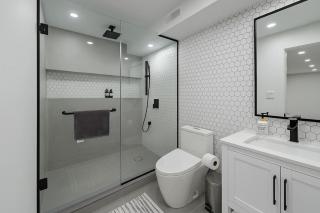 Lux Basement Apartment Getaway - 3