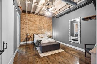 Downtown Urban Loft above Restaurants - 8