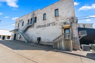 Downtown Urban Loft above Restaurants - 7