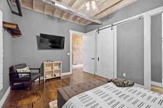 Downtown Urban Loft above Restaurants - 1