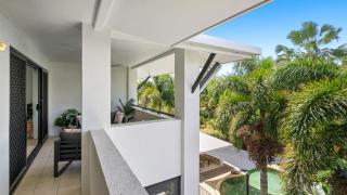 Adina Oasis Top-Floor Apartment - 3