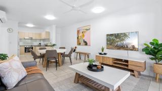 Adina Oasis Top-Floor Apartment - 9