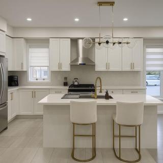 Lux 3 Bedroom Home near Public Transit - 5