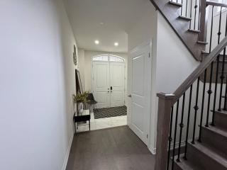 Lux 3 Bedroom Home near Public Transit - 4