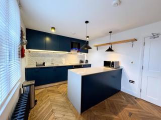 Modern 2 Bed in the Heart of Clerkenwell - 3