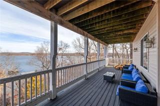 Lakeside Retreat - Large Deck & Game Room with Views - 8
