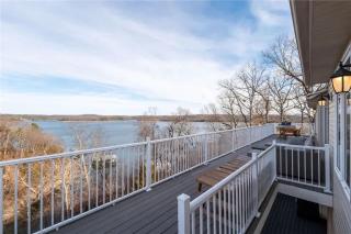 Lakeside Retreat - Large Deck & Game Room with Views - 4