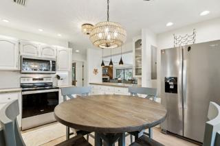 Charming Coastal Retreat sleeps up to 9 - 2