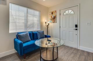 Near Hospitals and Metrolink Access LA Getaway - 7