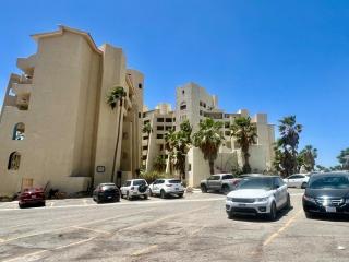 Beachfront luxury Condo w Pool - 1