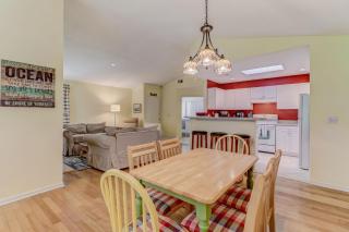 3 bedroom, 2 bath bungalow home - 4