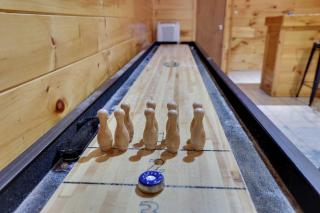 6BR Cabin w Fire Pit Game Room & Basketball - 9