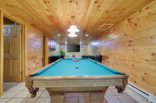 6BR Cabin w Fire Pit Game Room & Basketball - White Haven - 5