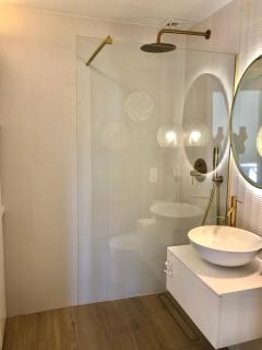 Charming oceanfront property - 9