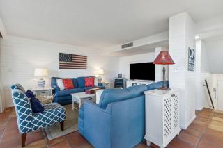 3 bedroom, 3 bathroom, end unit on the 2nd floor with an outdoor community pool - 9