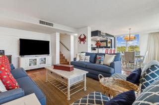 3 bedroom, 3 bathroom, end unit on the 2nd floor with an outdoor community pool - 8