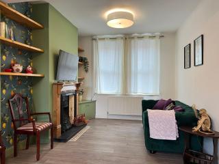 Hartoft House, 3 Bed, Near River and City - 9