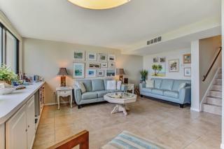 Oceanfront 3 Bedrooom BeachWalker Condo - 5