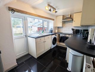 Beautiful Waterfall Cottage with Countryside Walks - 4