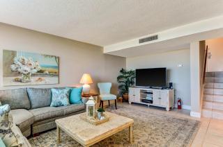 Updated 3 Bedroom Oceanfront Beachwalker Condo - 5