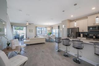 4975AN TOWNHOUSE 5 BEDROOMS & 4 BATHROOMS + POOL - 9